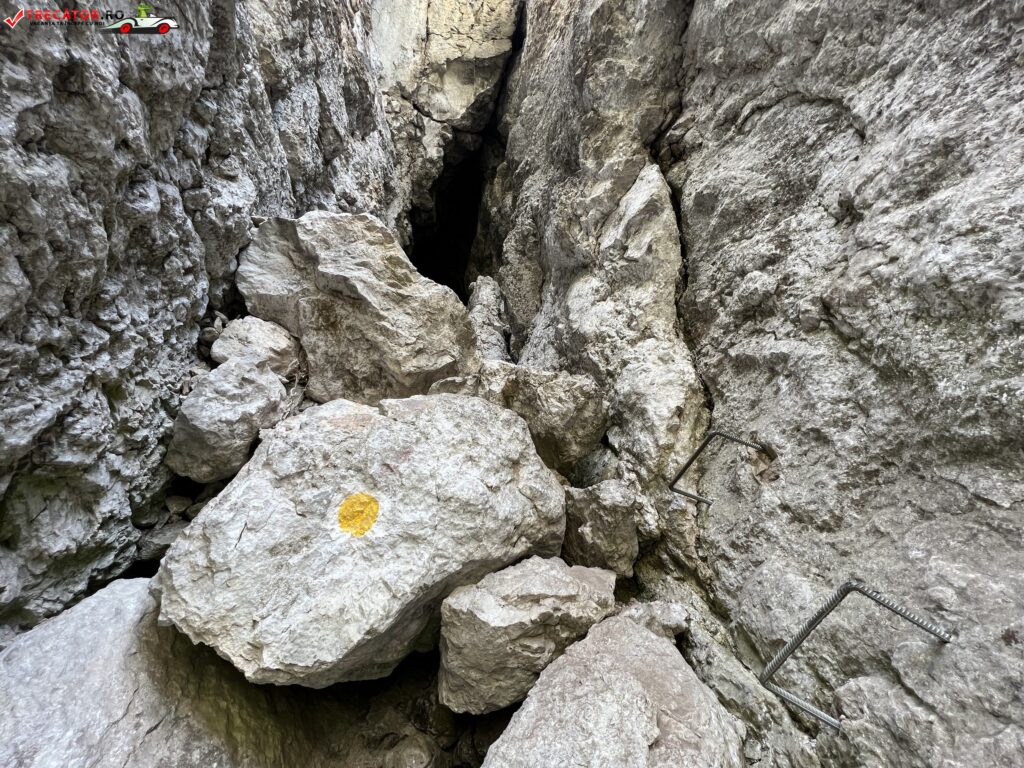 Peștera Tunel, Şura Glodului, Jud. Neamț, România