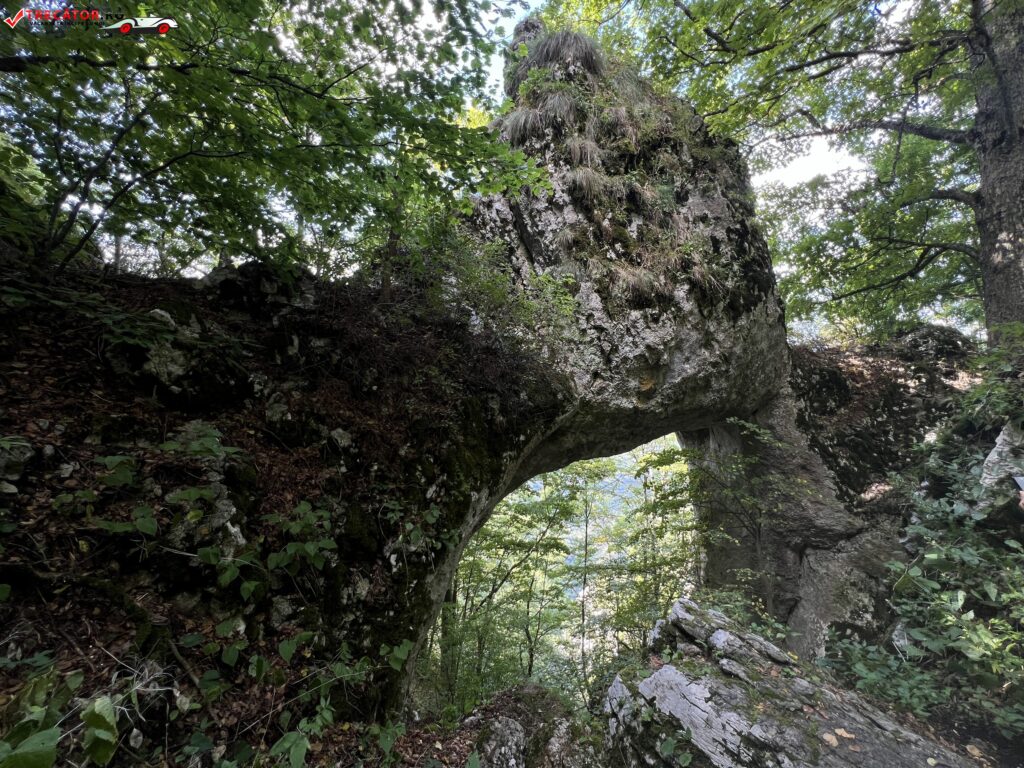 Drumeție: Platoul Bedeleu, La Balcon, Peștera Poarta Zmeilor,  Jud. Alba, România